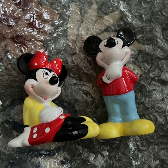 Mickey and Minnie Mouse salt and pepper shakers - Picture 4 of 5
